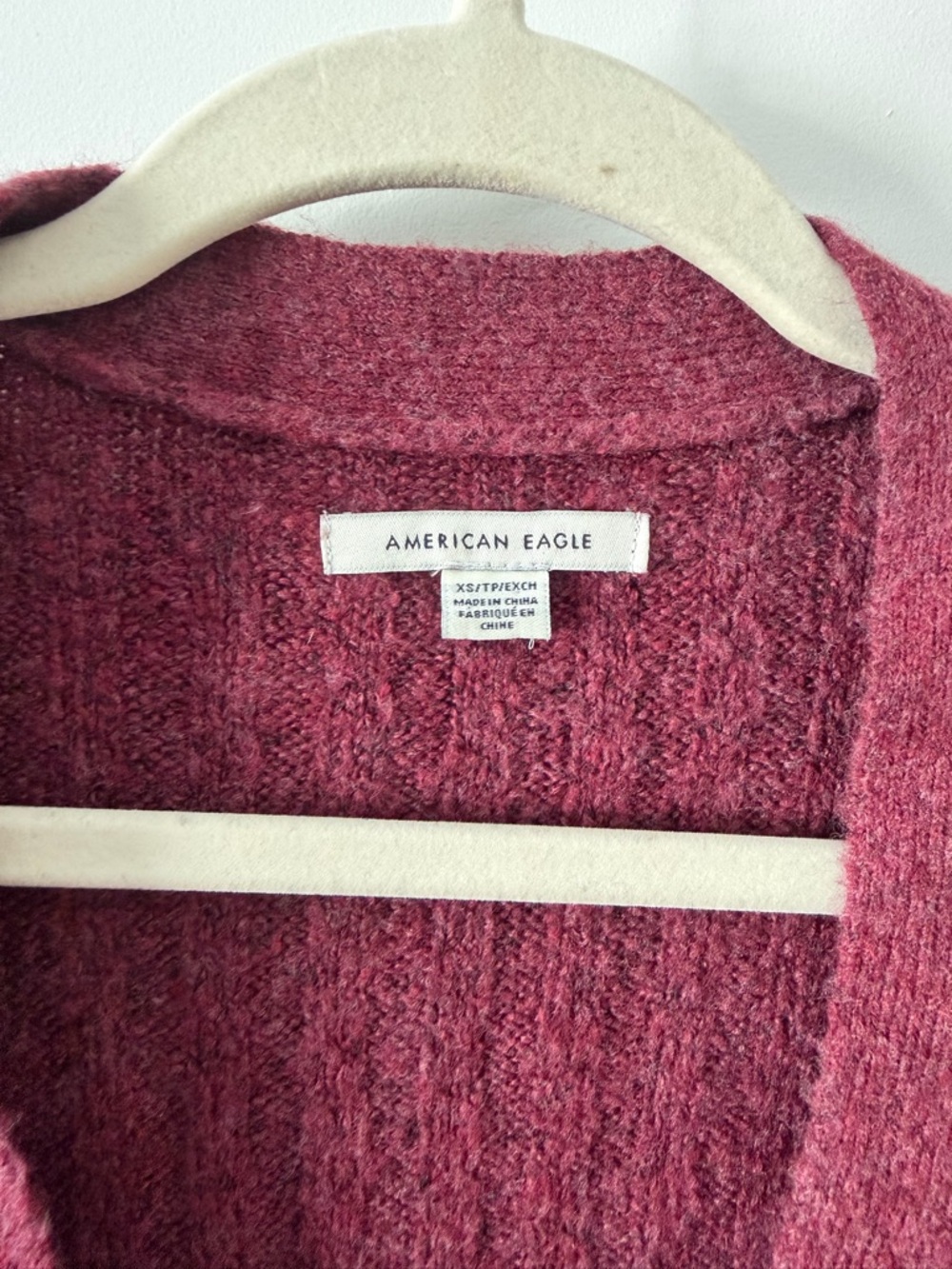 AMERICAN EAGLE | Ribbed V-Neck Oversized Cropped Cardigan Sweater - Raspberry - Picture 5 of 8